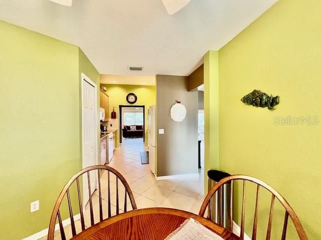 Activo con contrato: $295,000 (2 camas, 2 baños, 1427 Pies cuadrados)