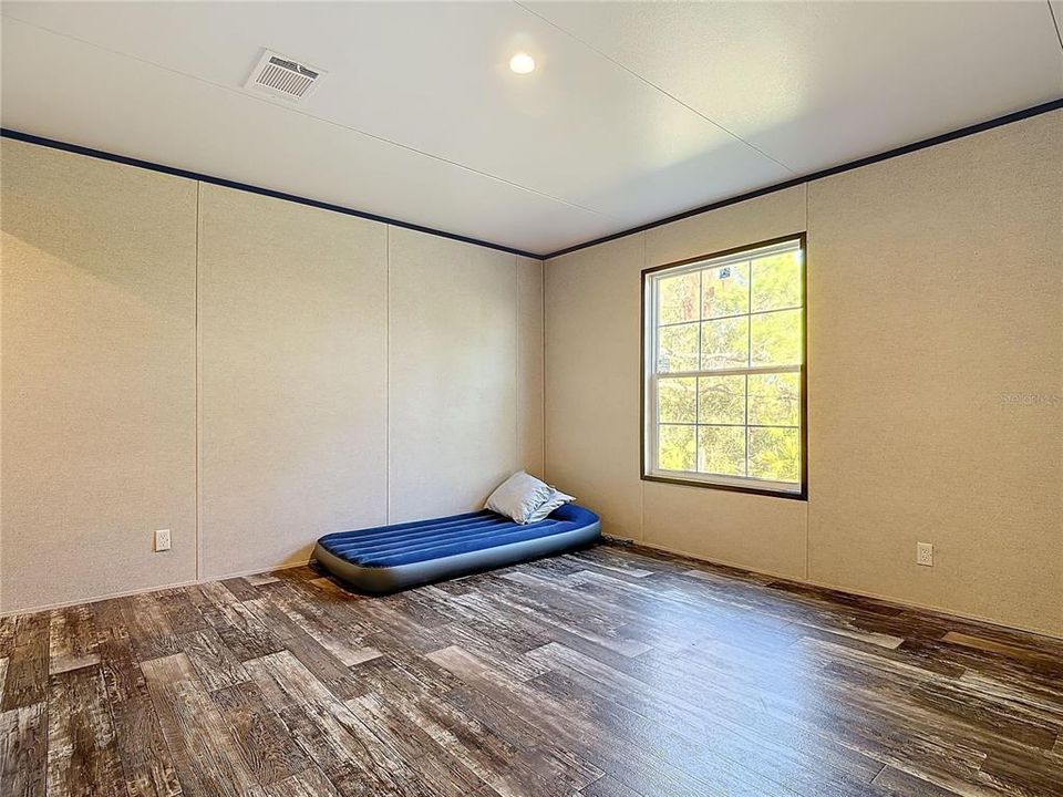 For Sale: $350,000 (5 beds, 3 baths, 2027 Square Feet)