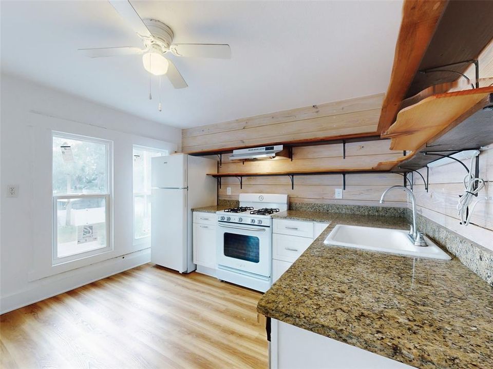 待售: $599,000 (0 贝兹, 0 浴室, 2384 平方英尺)