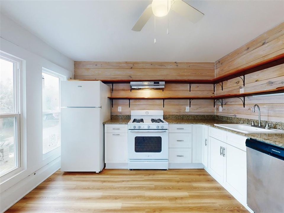 待售: $599,000 (0 贝兹, 0 浴室, 2384 平方英尺)