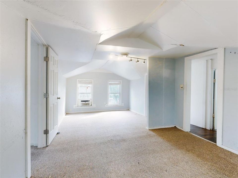 待售: $599,000 (0 贝兹, 0 浴室, 2384 平方英尺)