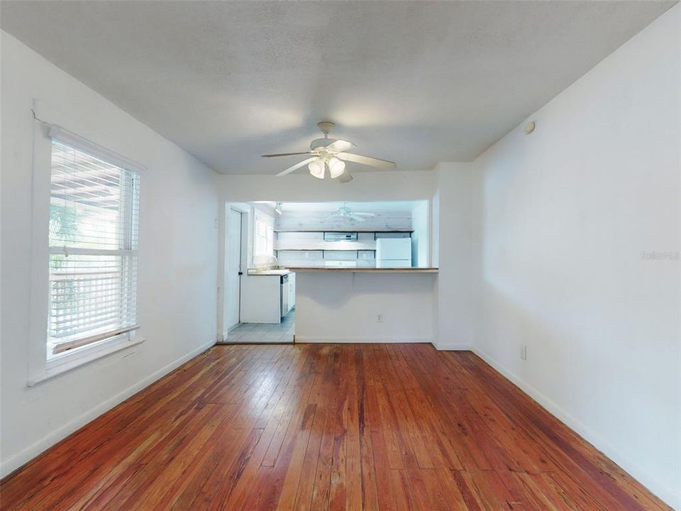 待售: $599,000 (0 贝兹, 0 浴室, 2384 平方英尺)