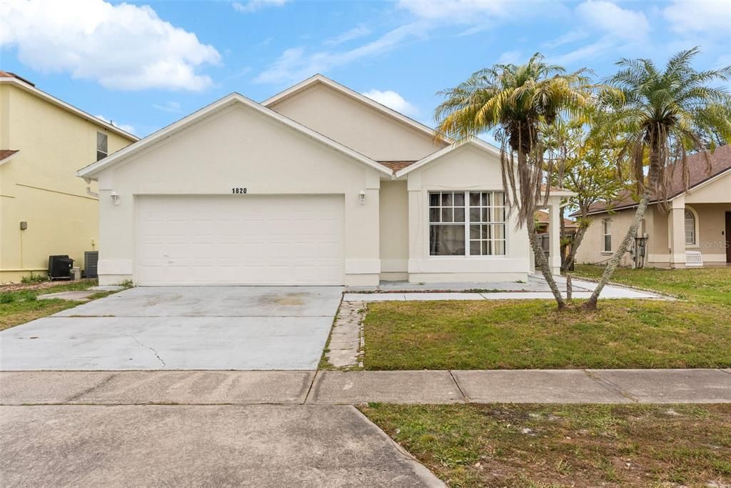 Recently Sold: $350,000 (3 beds, 2 baths, 1651 Square Feet)