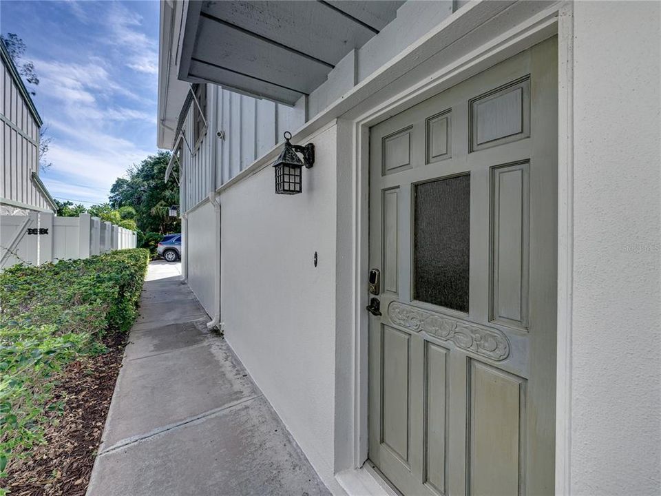 For Rent: $15,000 (3 beds, 3 baths, 1817 Square Feet)