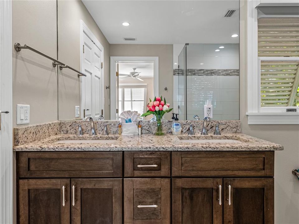 For Rent: $15,000 (3 beds, 3 baths, 1817 Square Feet)