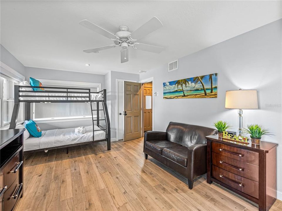 For Rent: $15,000 (3 beds, 3 baths, 1817 Square Feet)