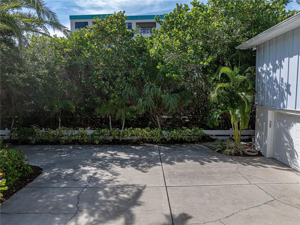 For Rent: $15,000 (3 beds, 3 baths, 1817 Square Feet)