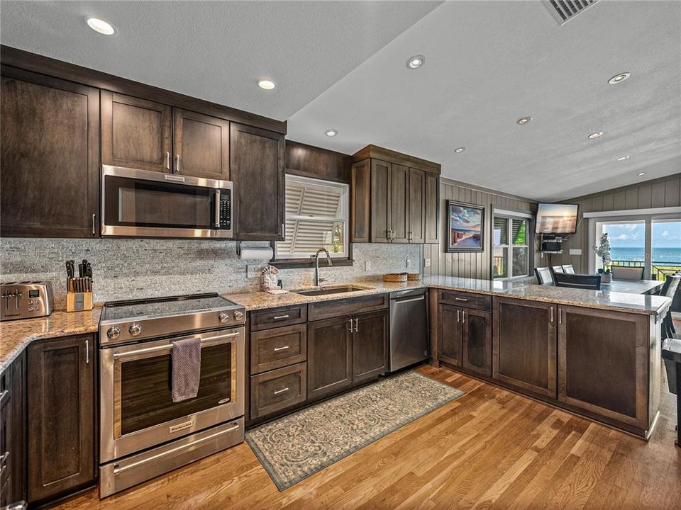 For Rent: $15,000 (3 beds, 3 baths, 1817 Square Feet)