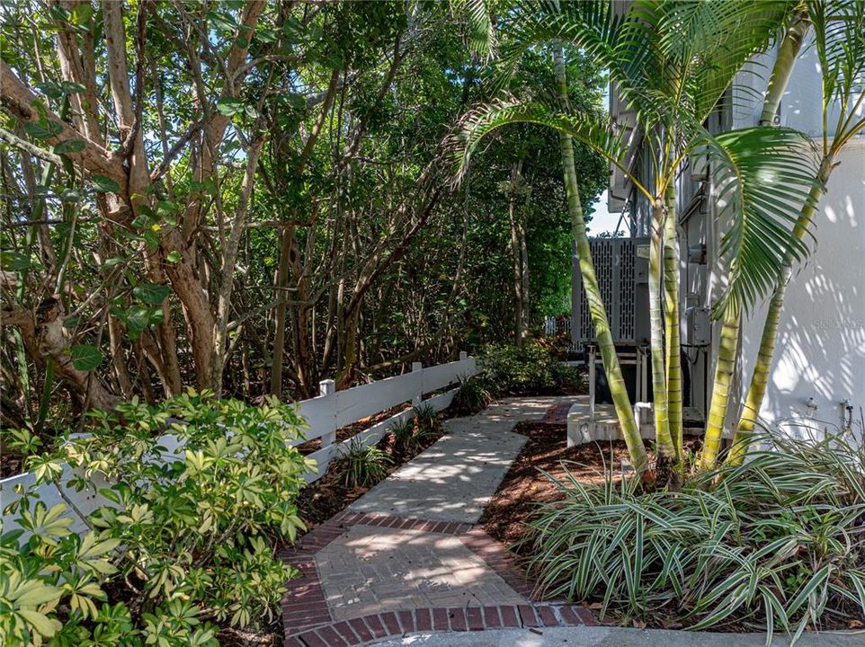 For Rent: $15,000 (3 beds, 3 baths, 1817 Square Feet)