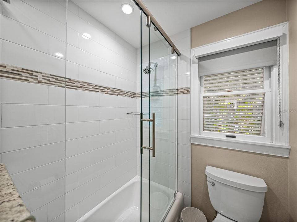 For Rent: $15,000 (3 beds, 3 baths, 1817 Square Feet)