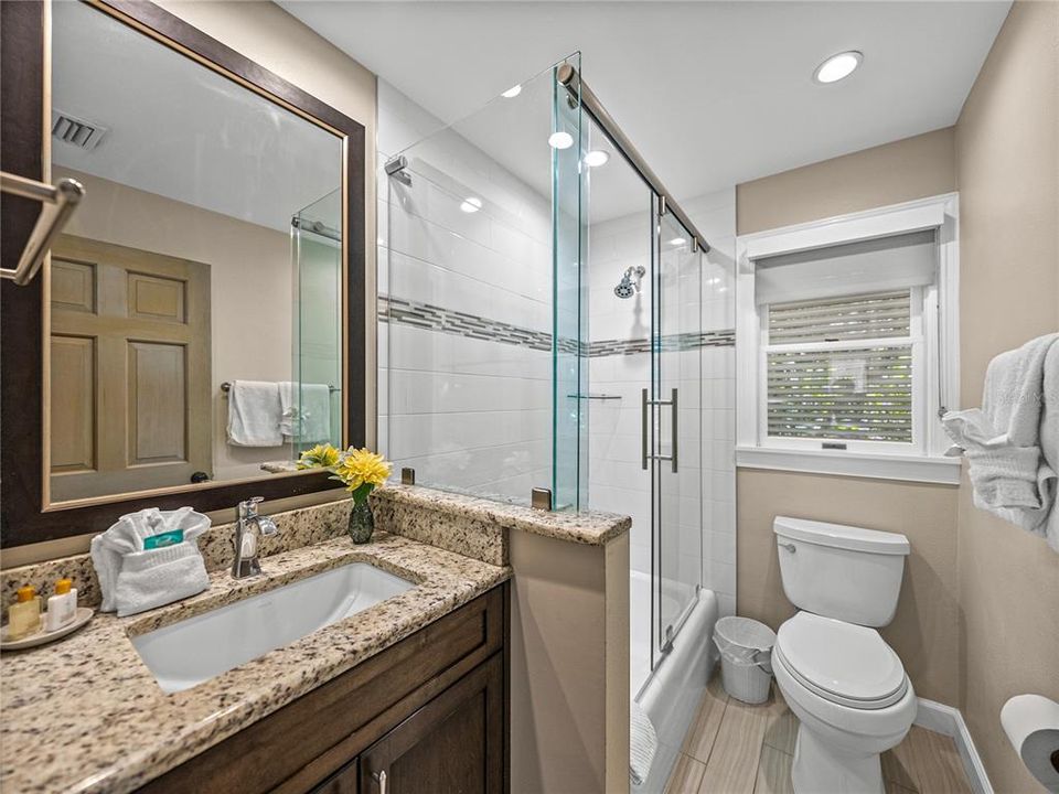 For Rent: $15,000 (3 beds, 3 baths, 1817 Square Feet)