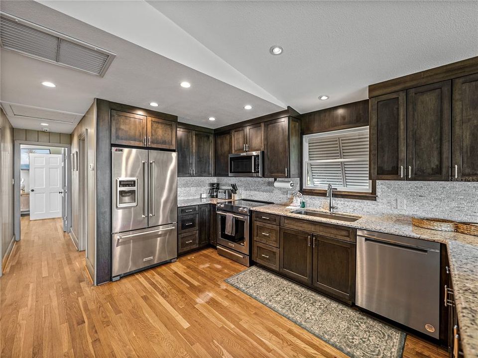 For Rent: $15,000 (3 beds, 3 baths, 1817 Square Feet)