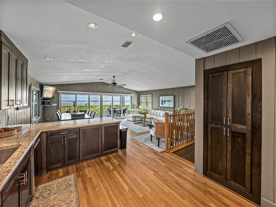 For Rent: $15,000 (3 beds, 3 baths, 1817 Square Feet)