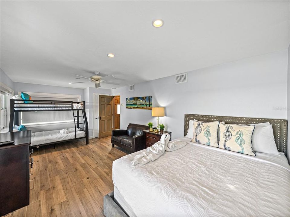 For Rent: $15,000 (3 beds, 3 baths, 1817 Square Feet)