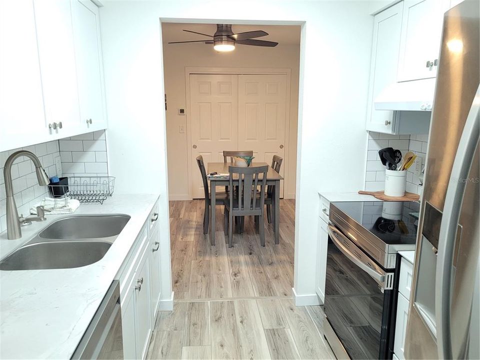 出租: $2,850 (2 贝兹, 2 浴室, 1058 平方英尺)