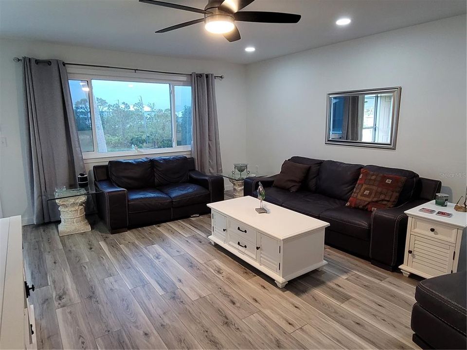 出租: $2,850 (2 贝兹, 2 浴室, 1058 平方英尺)