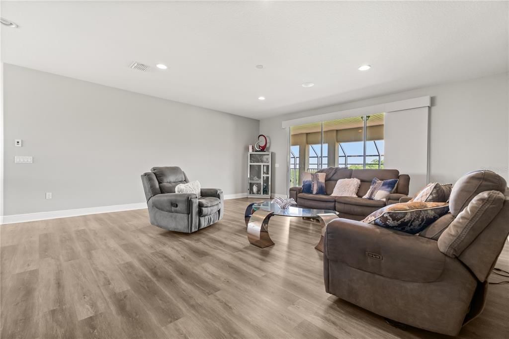 En Venta: $895,000 (5 camas, 5 baños, 5428 Pies cuadrados)