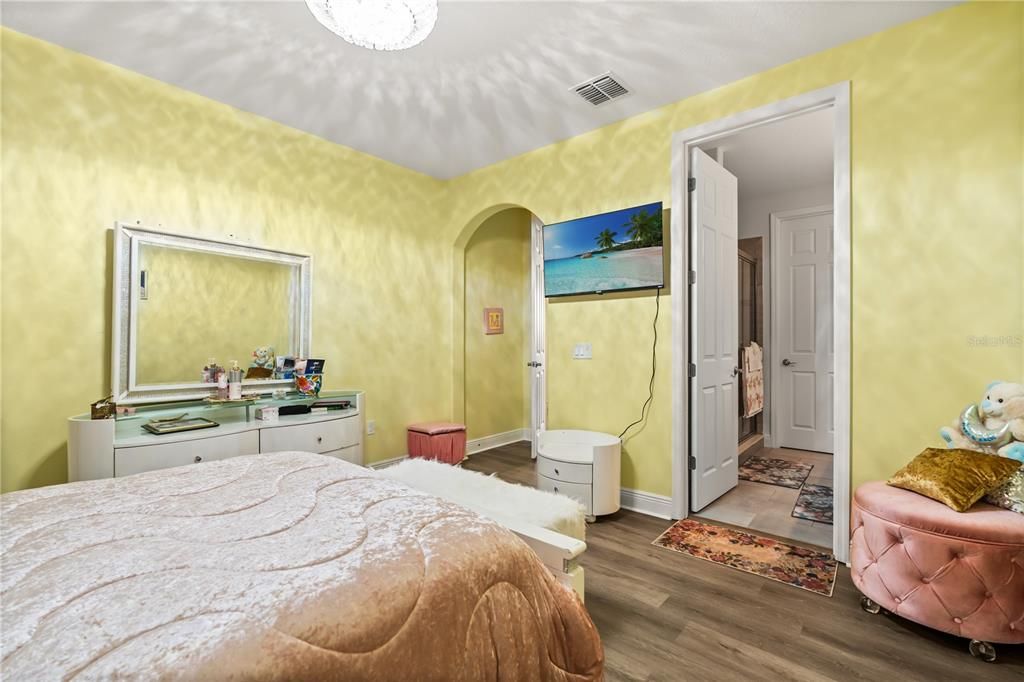 En Venta: $895,000 (5 camas, 5 baños, 5428 Pies cuadrados)