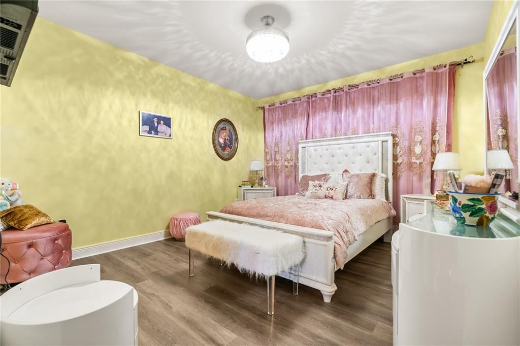 En Venta: $895,000 (5 camas, 5 baños, 5428 Pies cuadrados)