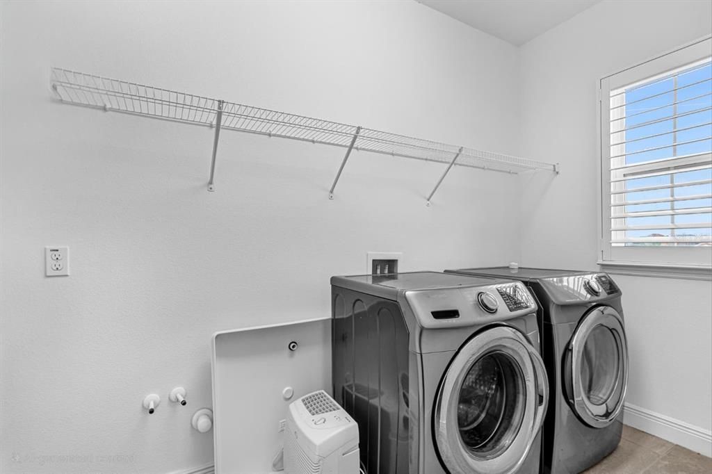 En Venta: $895,000 (5 camas, 5 baños, 5428 Pies cuadrados)