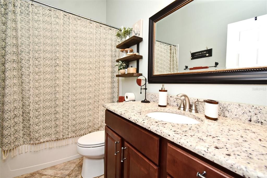 Activo con contrato: $560,000 (3 camas, 2 baños, 1552 Pies cuadrados)