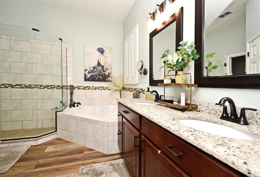 Activo con contrato: $560,000 (3 camas, 2 baños, 1552 Pies cuadrados)