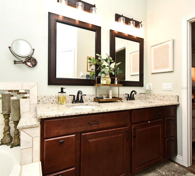 Activo con contrato: $560,000 (3 camas, 2 baños, 1552 Pies cuadrados)