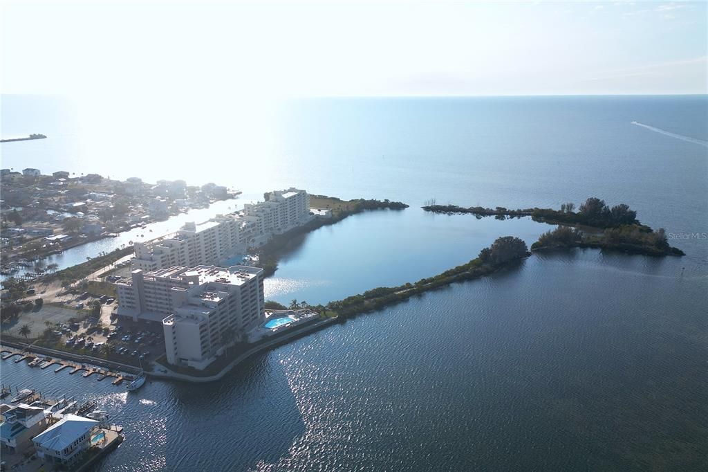 For Sale: $249,900 (1 beds, 1 baths, 733 Square Feet)