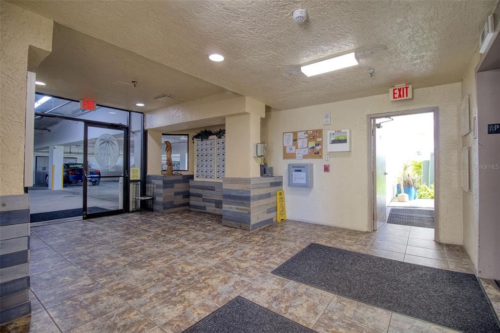 For Sale: $249,900 (1 beds, 1 baths, 733 Square Feet)