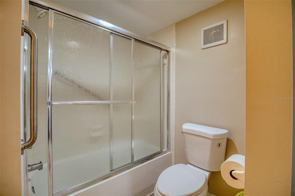 For Sale: $249,900 (1 beds, 1 baths, 733 Square Feet)