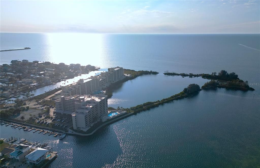 For Sale: $249,900 (1 beds, 1 baths, 733 Square Feet)