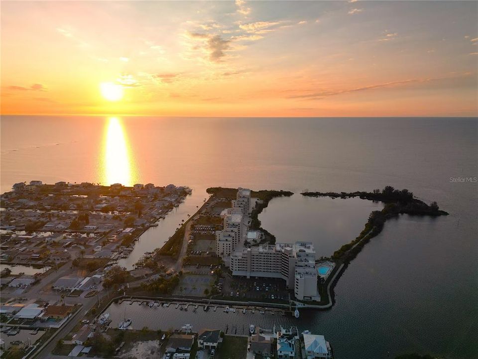 For Sale: $249,900 (1 beds, 1 baths, 733 Square Feet)