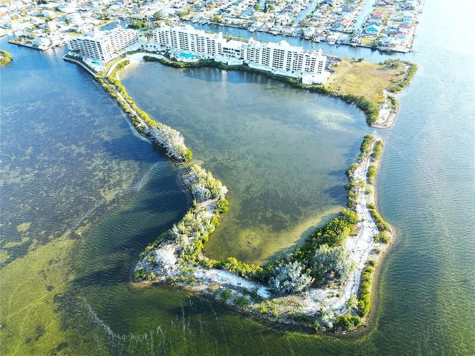 For Sale: $249,900 (1 beds, 1 baths, 733 Square Feet)