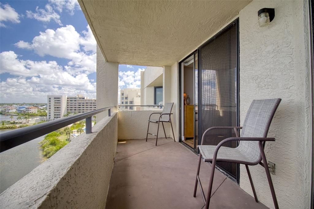 For Sale: $249,900 (1 beds, 1 baths, 733 Square Feet)