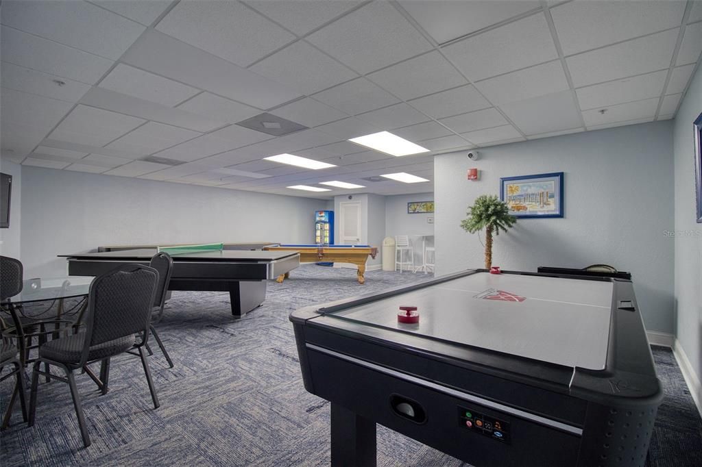 For Sale: $249,900 (1 beds, 1 baths, 733 Square Feet)