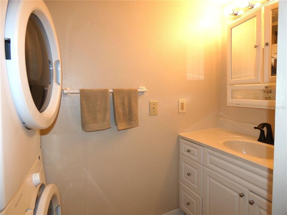 For Sale: $249,900 (1 beds, 1 baths, 733 Square Feet)