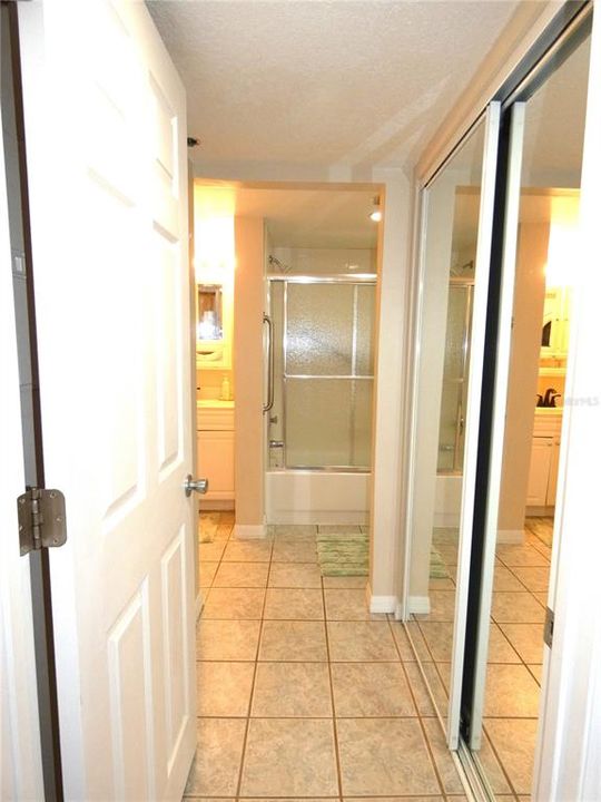 For Sale: $249,900 (1 beds, 1 baths, 733 Square Feet)