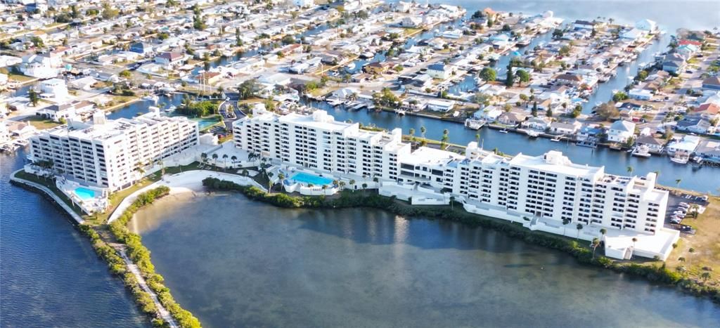 For Sale: $249,900 (1 beds, 1 baths, 733 Square Feet)