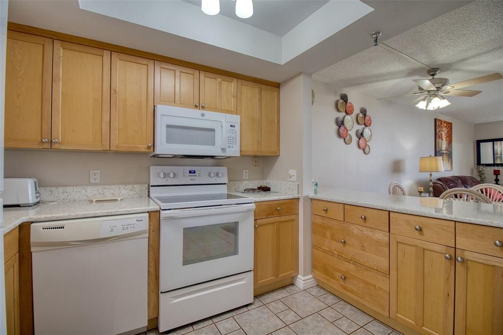 For Sale: $249,900 (1 beds, 1 baths, 733 Square Feet)