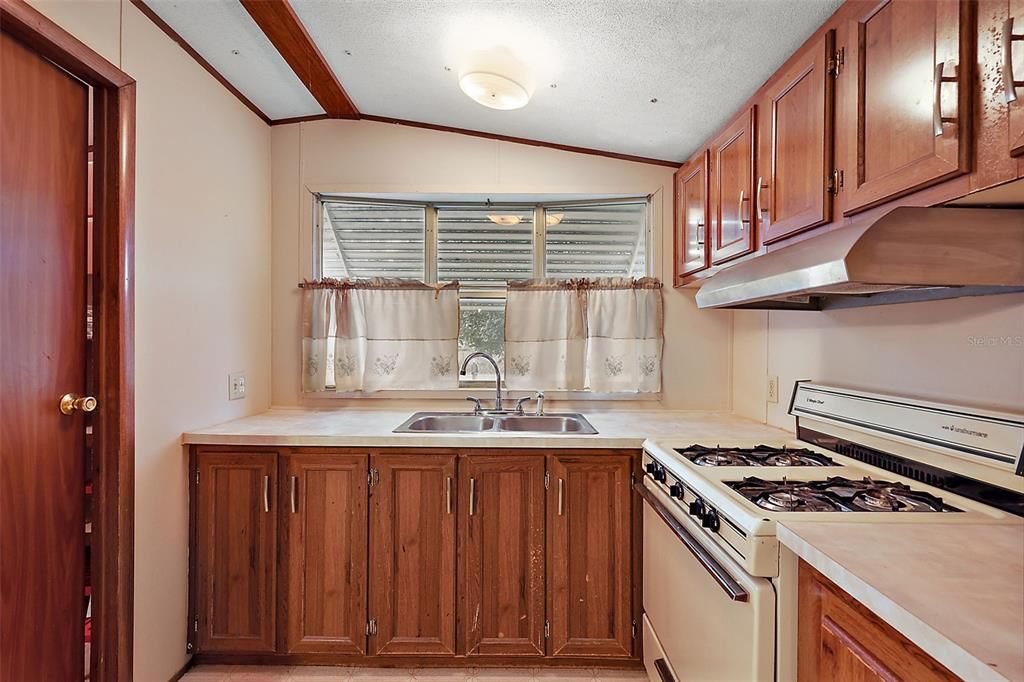 待售: $125,000 (2 贝兹, 1 浴室, 840 平方英尺)