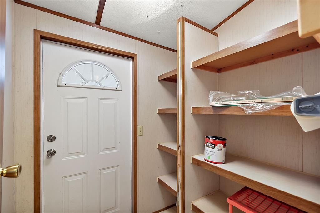 待售: $125,000 (2 贝兹, 1 浴室, 840 平方英尺)