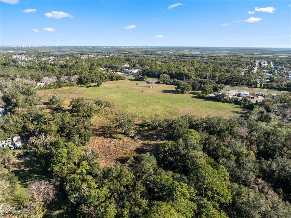 待售: $1,499,000 (17.27 acres)