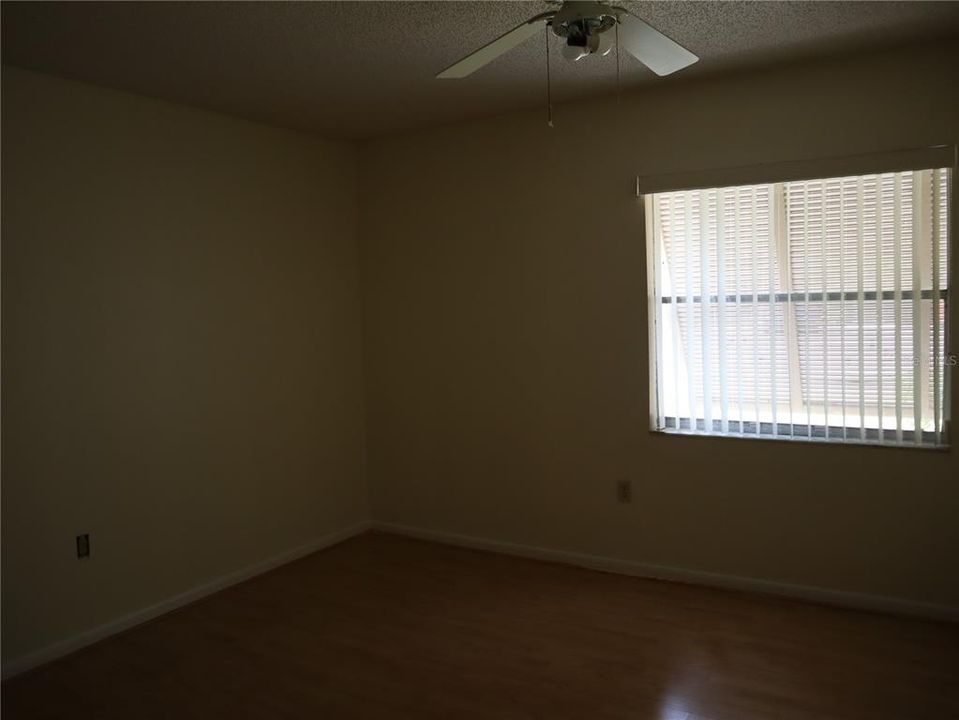 待售: $142,000 (2 贝兹, 2 浴室, 897 平方英尺)