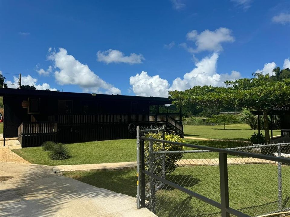 Vendido Recientemente: $165,000 (0.44 acres)