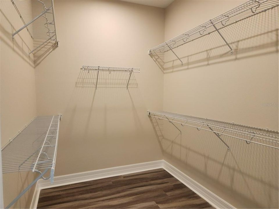 For Sale: $535,000 (4 beds, 3 baths, 2542 Square Feet)