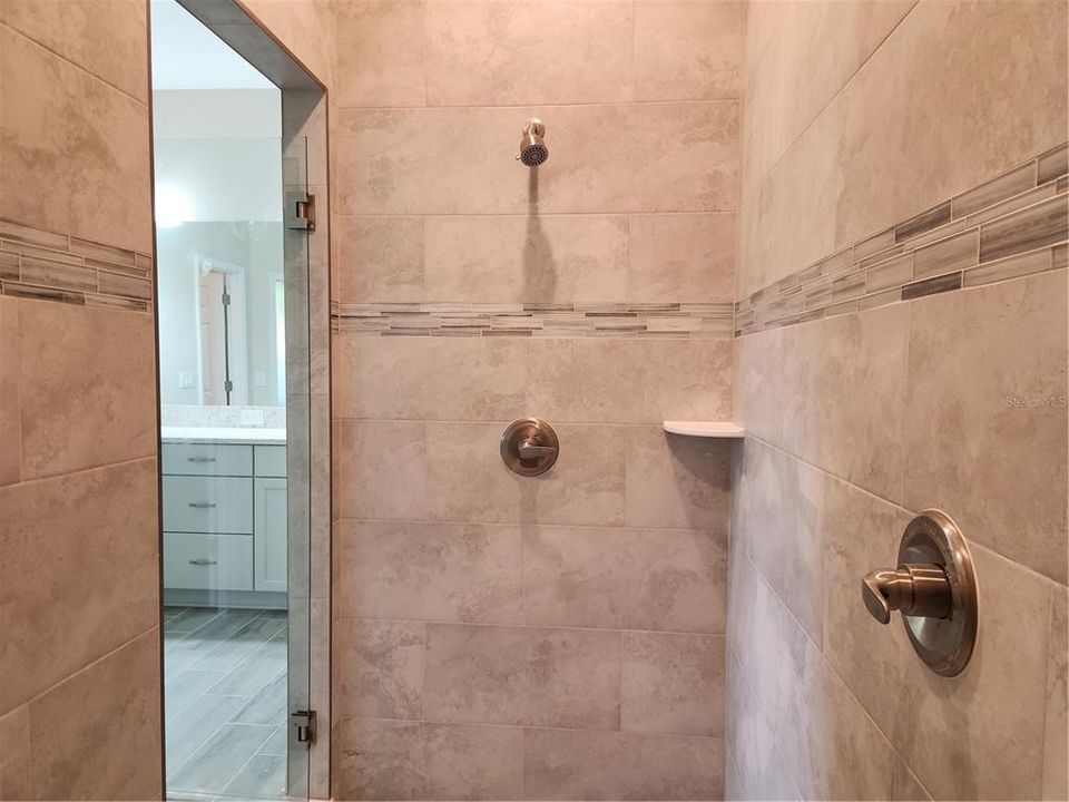 For Sale: $535,000 (4 beds, 3 baths, 2542 Square Feet)