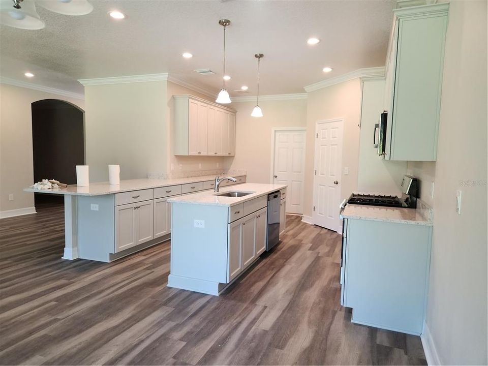 For Sale: $535,000 (4 beds, 3 baths, 2542 Square Feet)