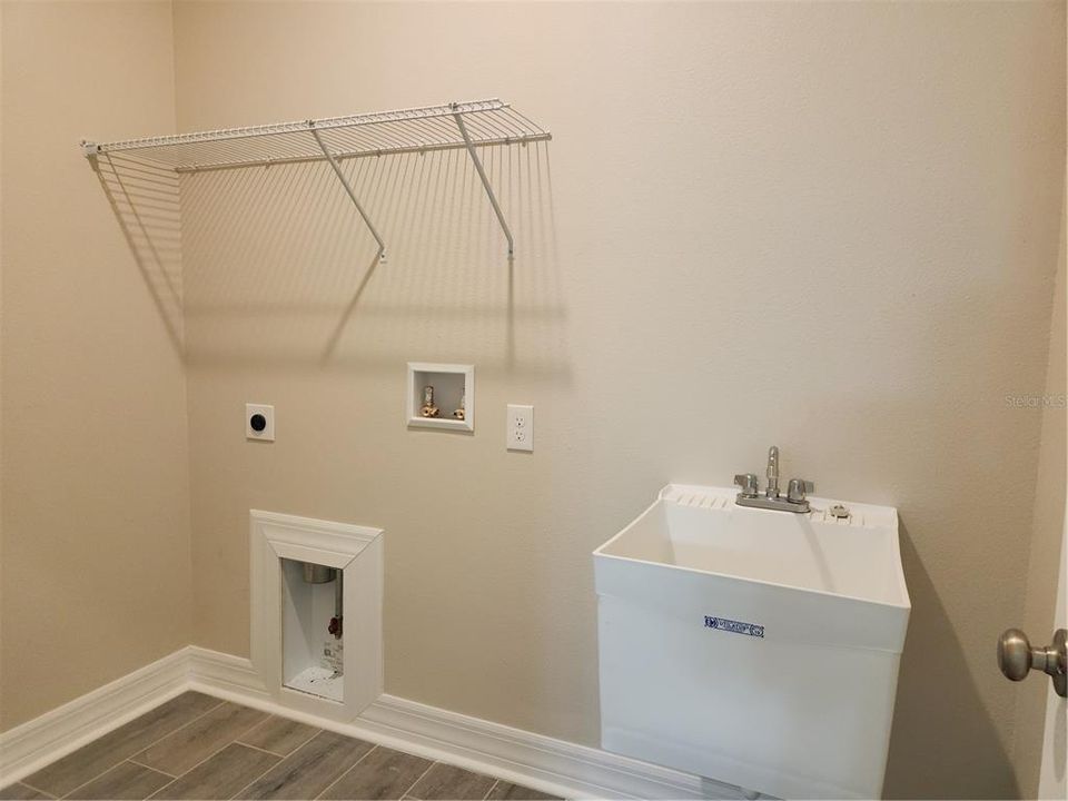 For Sale: $535,000 (4 beds, 3 baths, 2542 Square Feet)