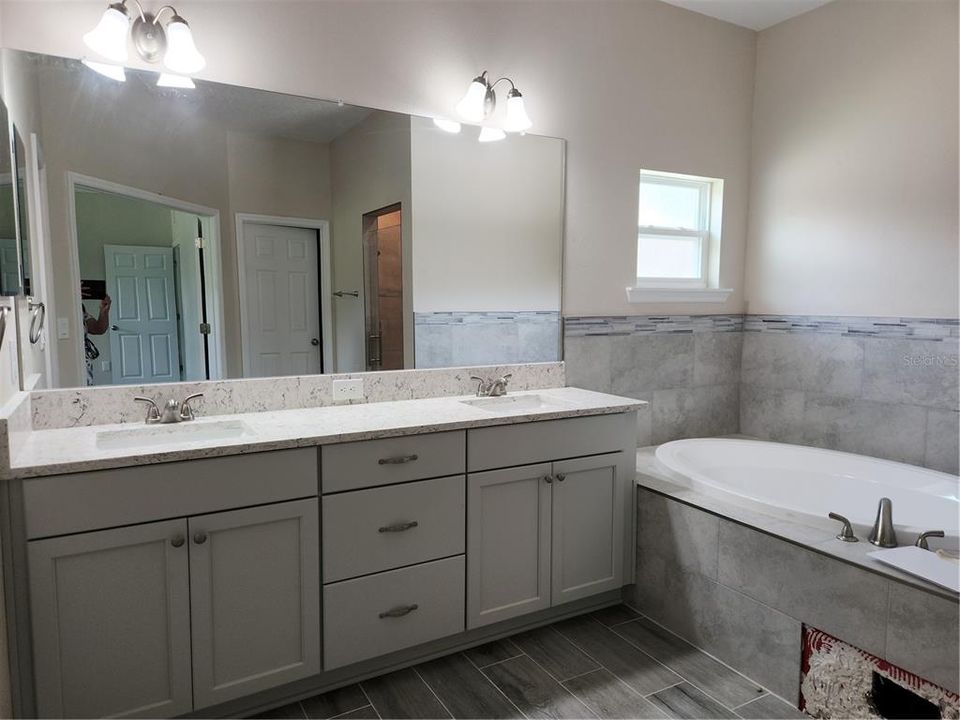 For Sale: $535,000 (4 beds, 3 baths, 2542 Square Feet)