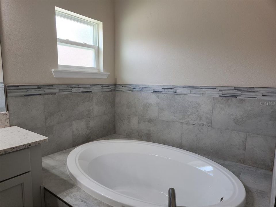 For Sale: $535,000 (4 beds, 3 baths, 2542 Square Feet)